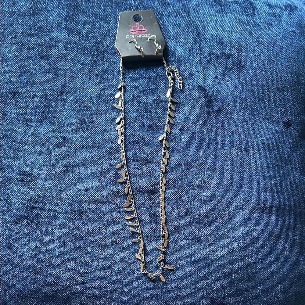 Paparazzi Silver Leaf Necklace